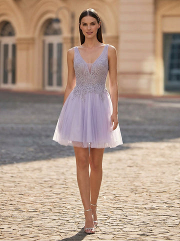 Ball-Gown/Princess Spaghetti Straps Short Tulle Homecoming Dress With Appliques Lace