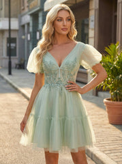 Ball-Gown/Princess Short Sleeve Short Tulle Homecoming Dress With Appliques