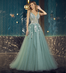 Sleeveless V-Neck Sequins Tulle Ball-Gown/Princess Maxi Dress