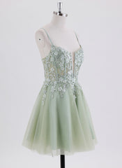 Ball-Gown/Princess Spaghetti Straps Short Tulle Homecoming Dress With Sequins