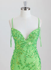 Sheath/Column Short Lace Homecoming Dress With Sequins