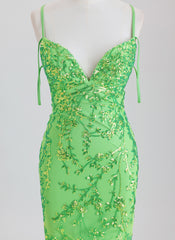 Sheath/Column Short Lace Homecoming Dress With Sequins