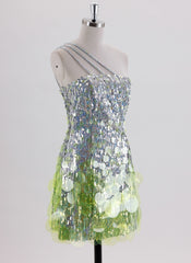 Sheath/Column Sleeveless Short Sequin Homecoming Dress With Sequins