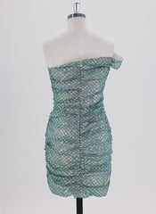 Sheath/Column Sleeveless Short Sequin Homecoming Dress With Sequins