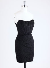 Sheath/Column Sleeveless Short Lace Homecoming Dress With Rhinestone