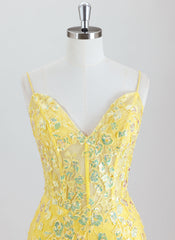 Sheath/Column Spaghetti Straps Short Lace Homecoming Dress With Appliques