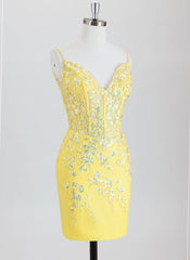 Sheath/Column Spaghetti Straps Short Lace Homecoming Dress With Appliques